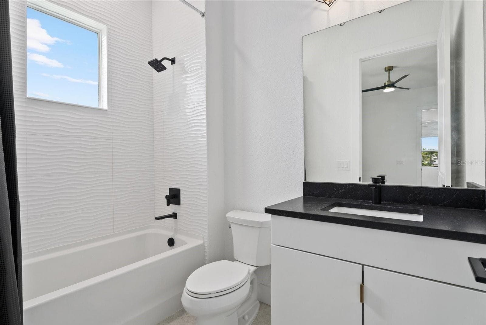 Ensuite Bath - 8133 NEVIS RUN, LAKEWOOD RANCH