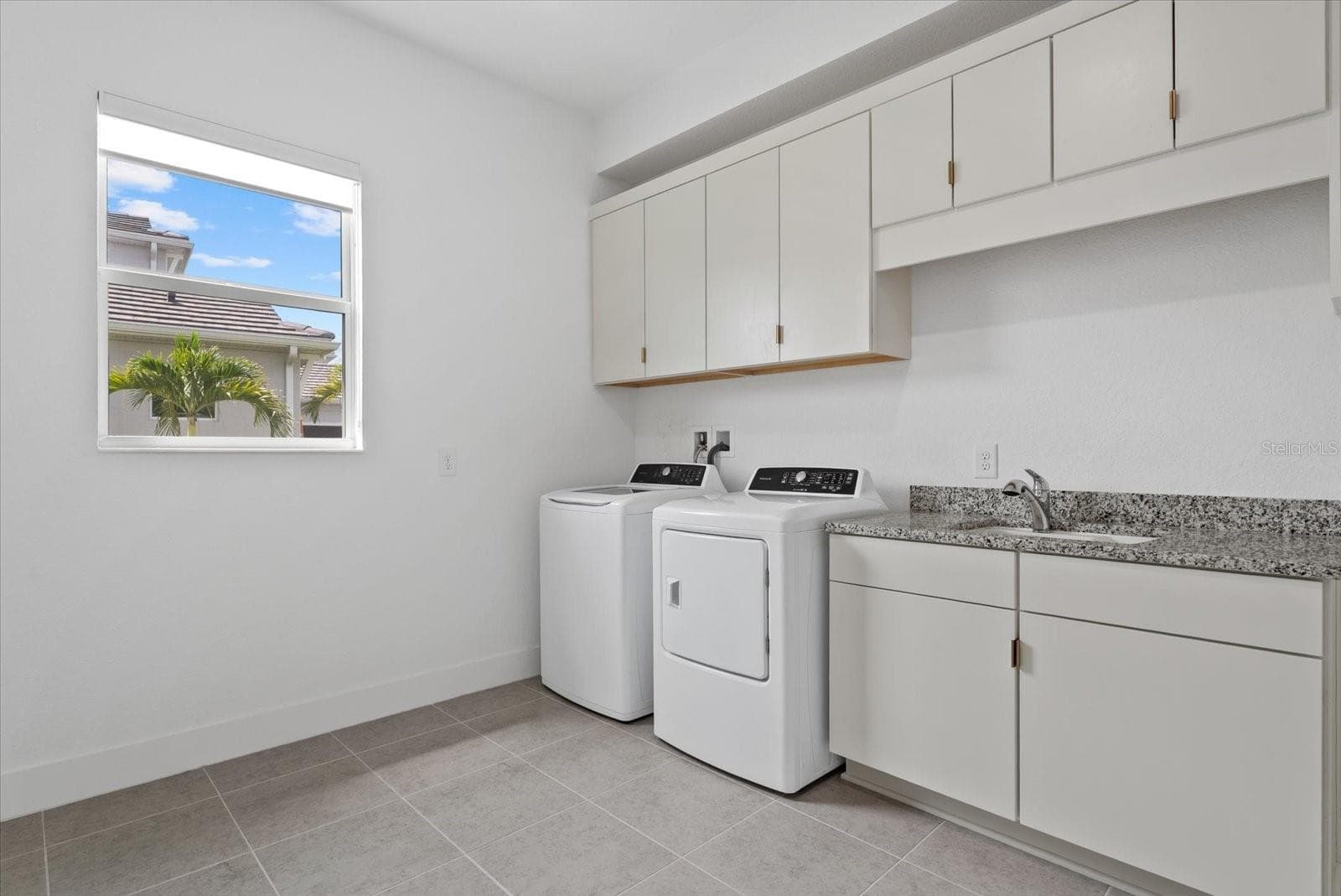 Spacious Laundry Room - 8133 NEVIS RUN, LAKEWOOD RANCH