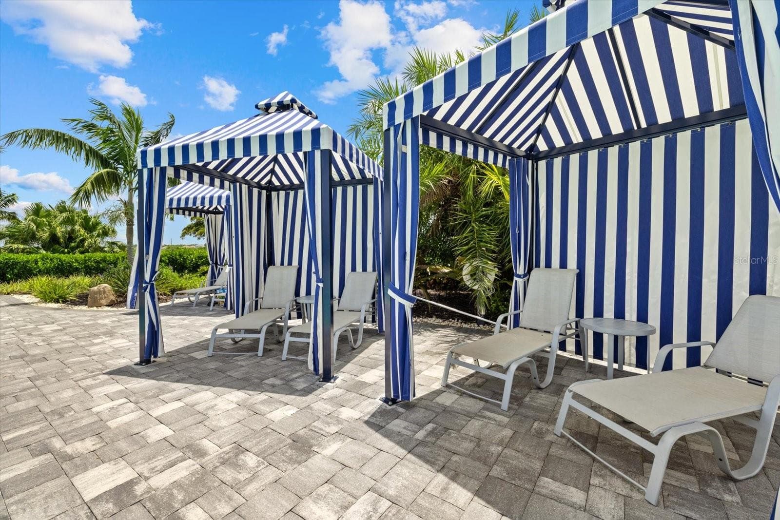 Pool Cabanas - 8133 NEVIS RUN, LAKEWOOD RANCH