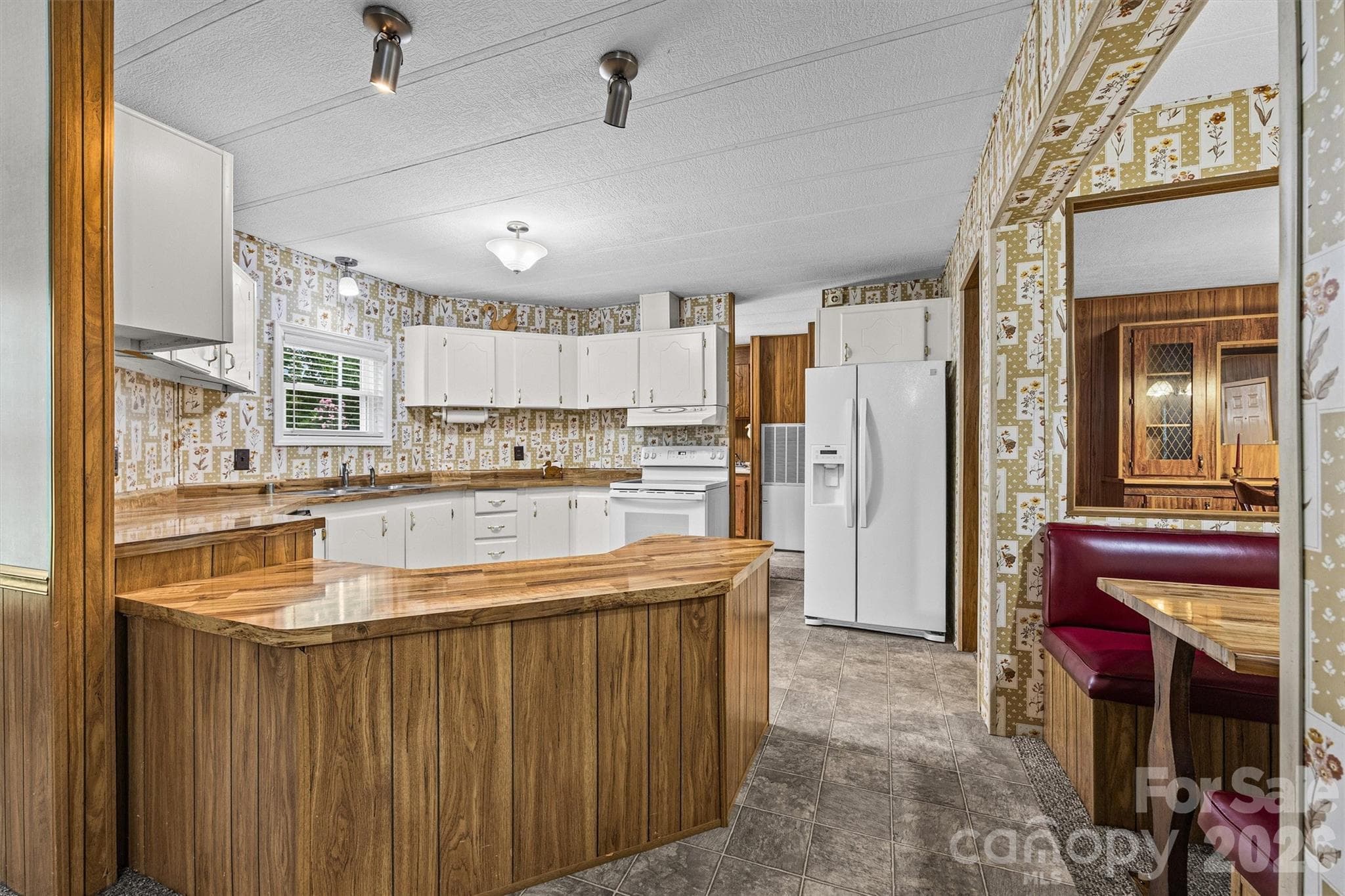 Single Family Residence at 2071 Chameleon Road, York, photo 10 of 46