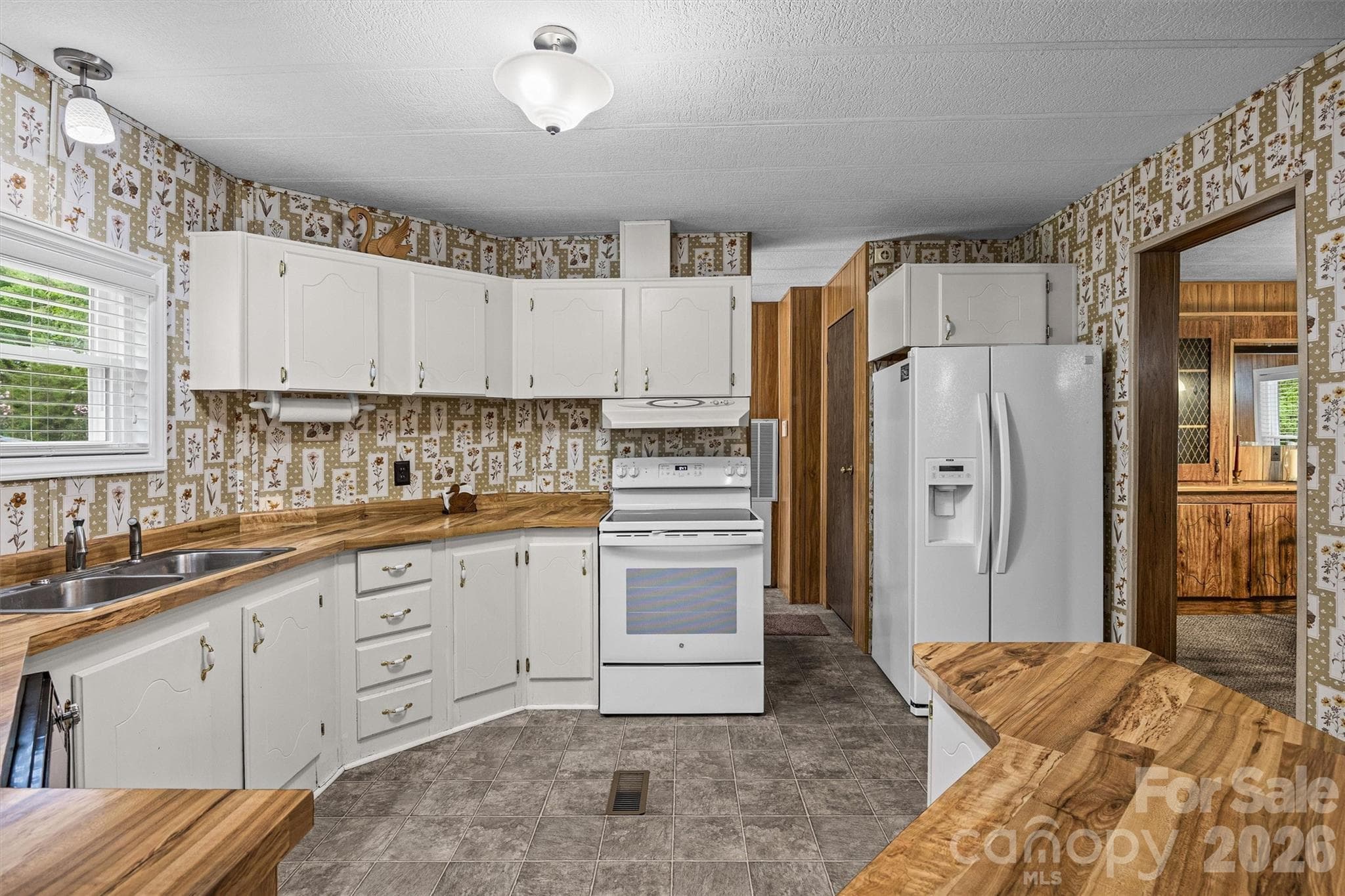 Single Family Residence at 2071 Chameleon Road, York, photo 12 of 46