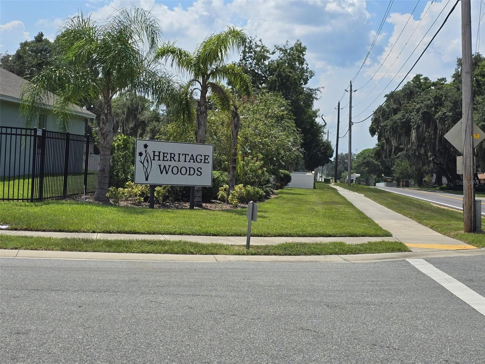HERITAGE WOODS-RIGHT SIDE VIEW - 605 ARIA DR., LAKELAND