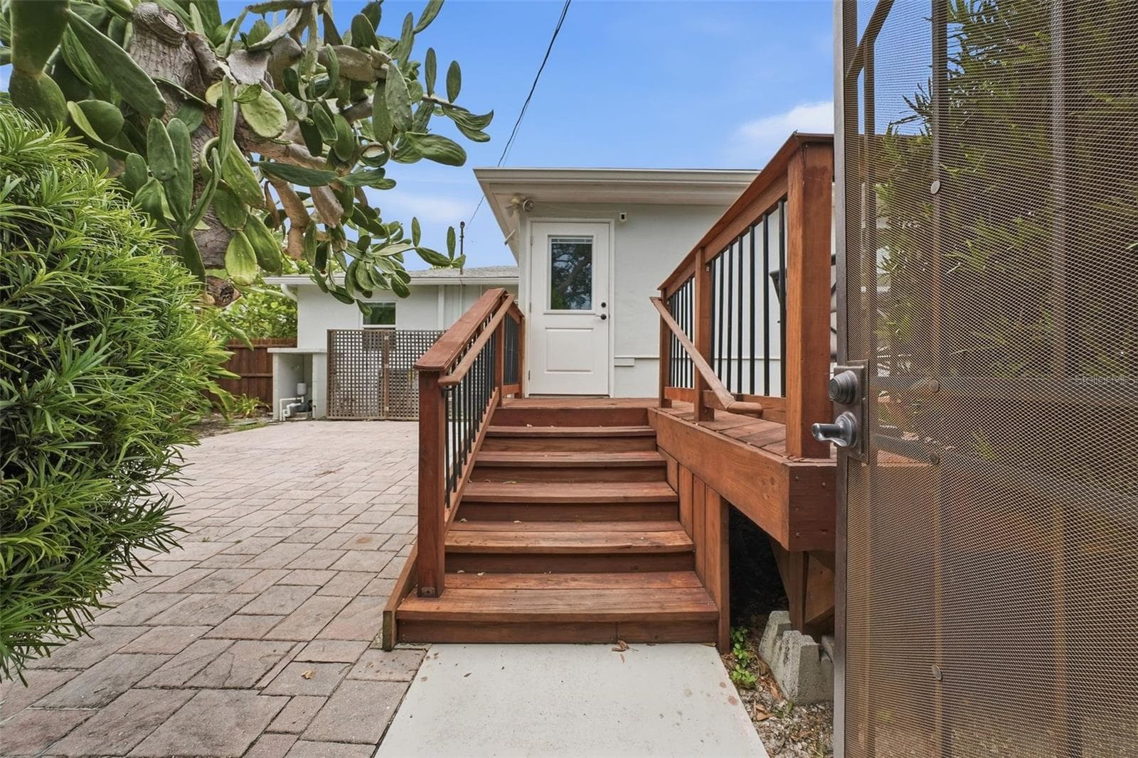 Single Family Residence at 4730 BURLINGTON AVE N, ST PETERSBURG, photo 23 of 31