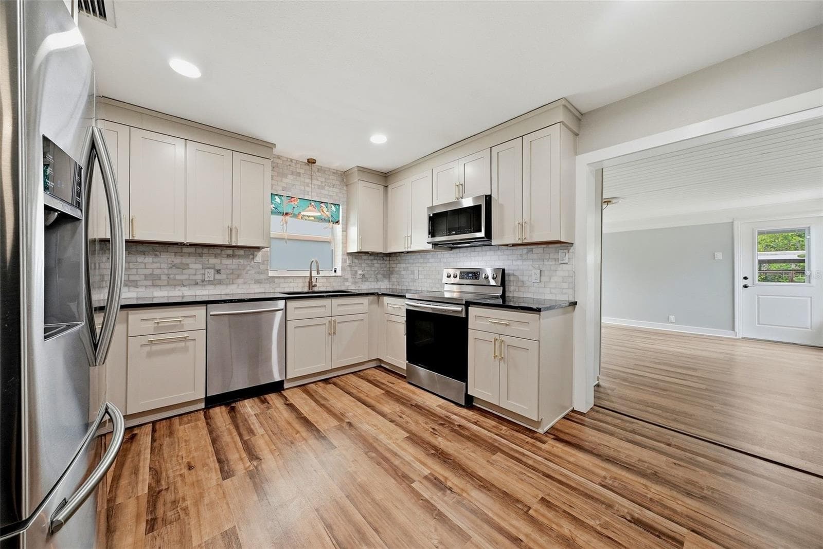 Single Family Residence at 4730 BURLINGTON AVE N, ST PETERSBURG, photo 2 of 31
