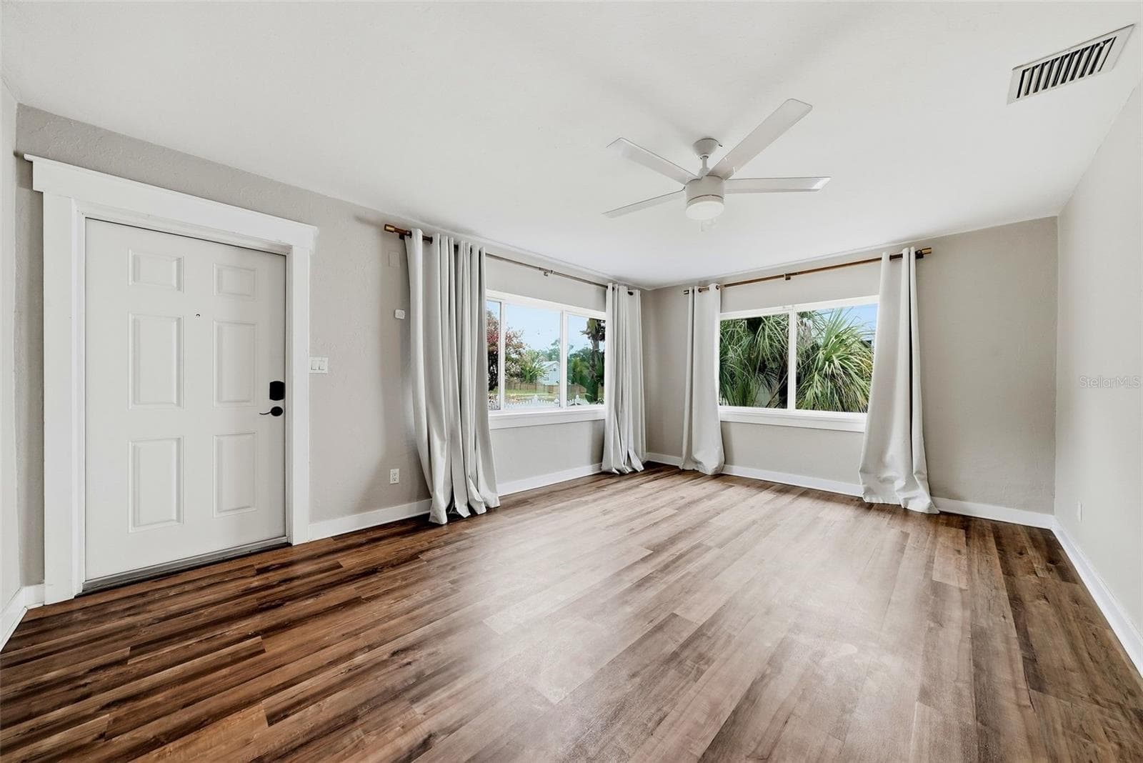 Single Family Residence at 4730 BURLINGTON AVE N, ST PETERSBURG, photo 9 of 31