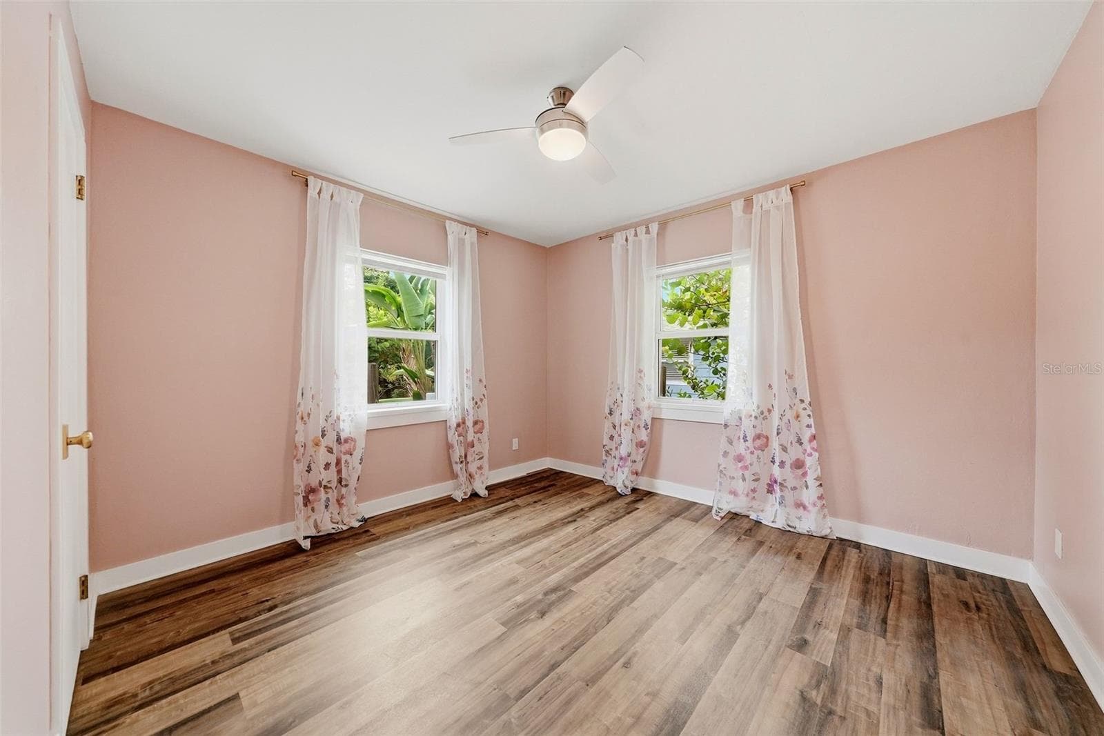 Single Family Residence at 4730 BURLINGTON AVE N, ST PETERSBURG, photo 13 of 31