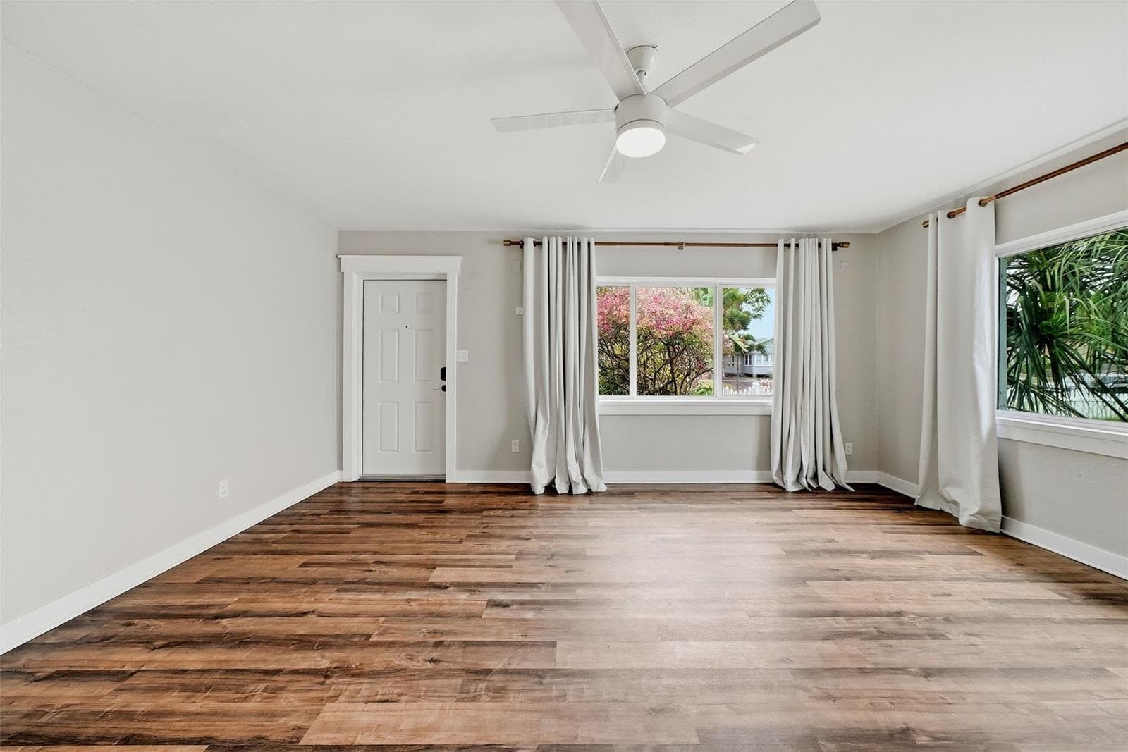 Single Family Residence at 4730 BURLINGTON AVE N, ST PETERSBURG, photo 10 of 31