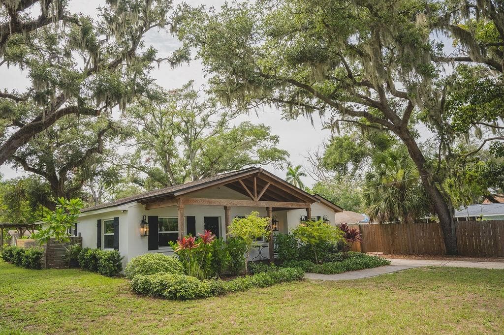 Single Family Residence at 216 18TH ST E, BRADENTON, photo 4 of 43