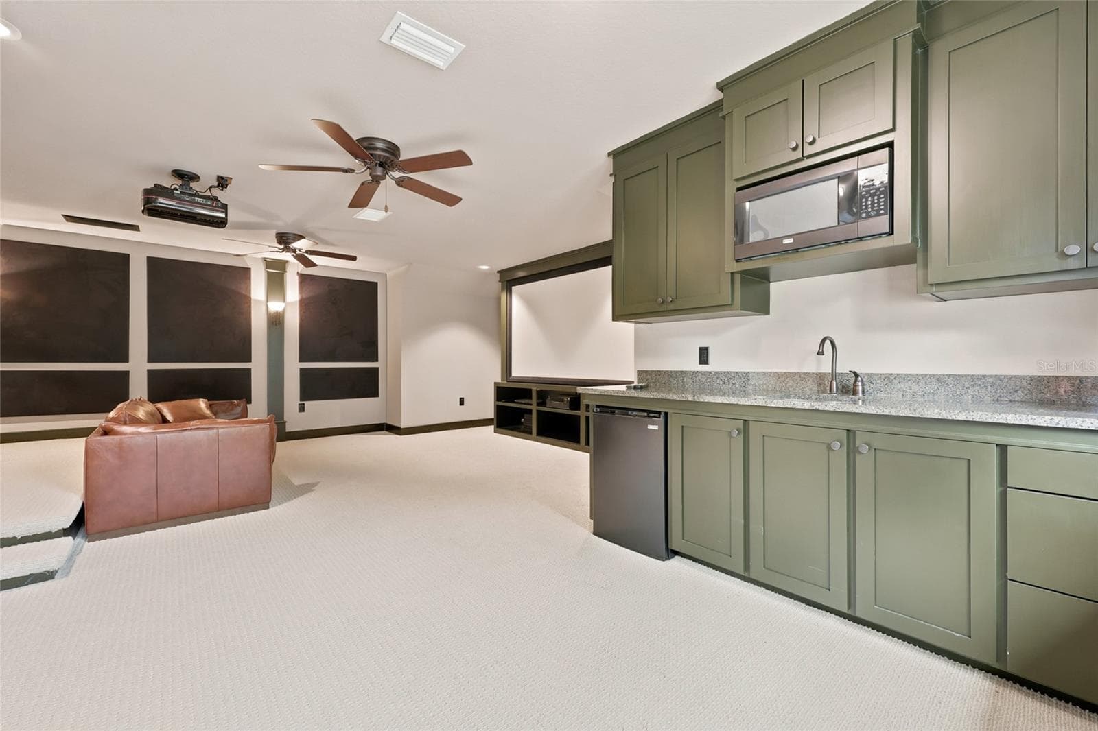 Kitchenette in media room - 774 SW 134TH WAY, NEWBERRY