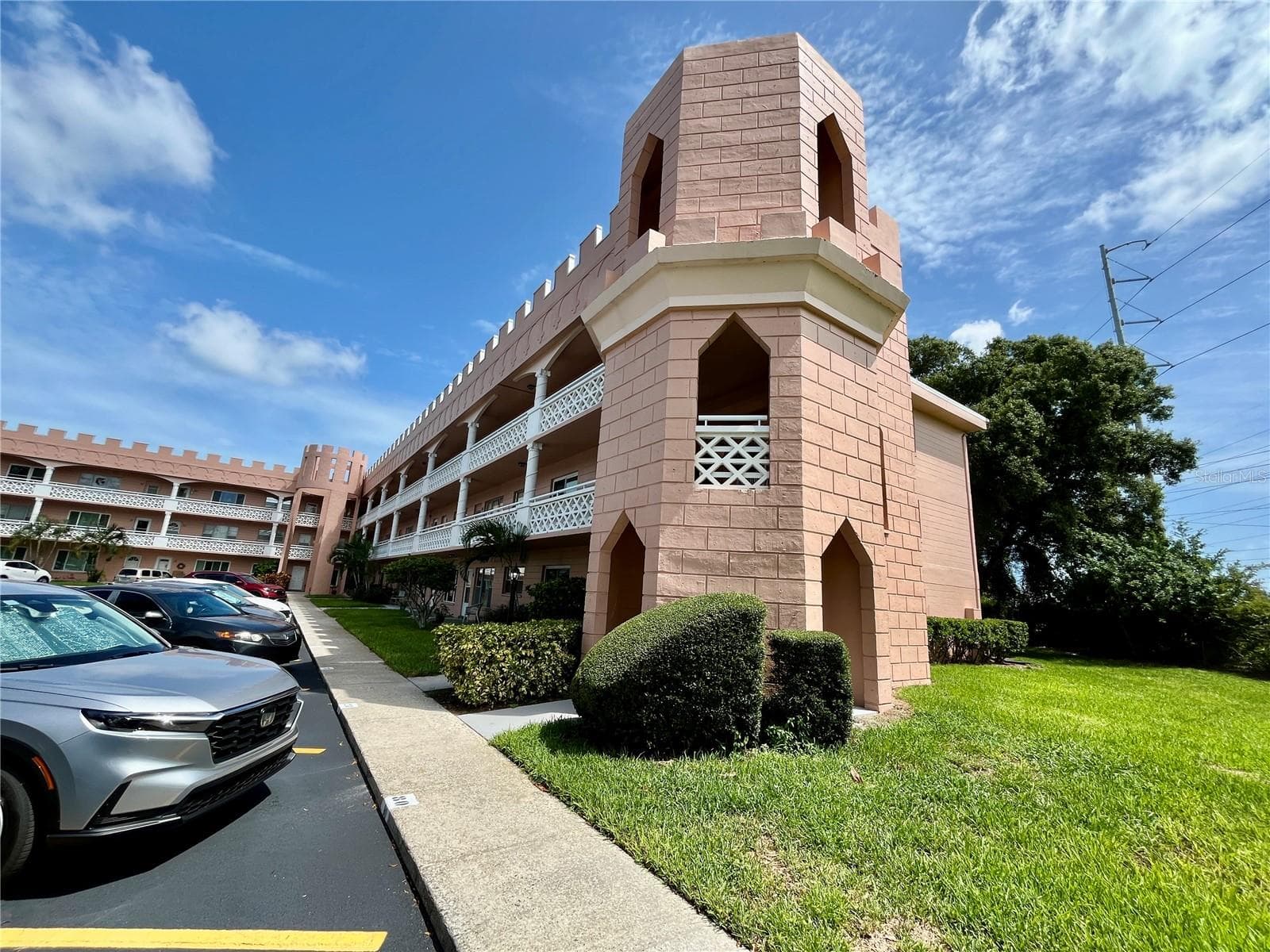 2458 COLUMBIA DR #28