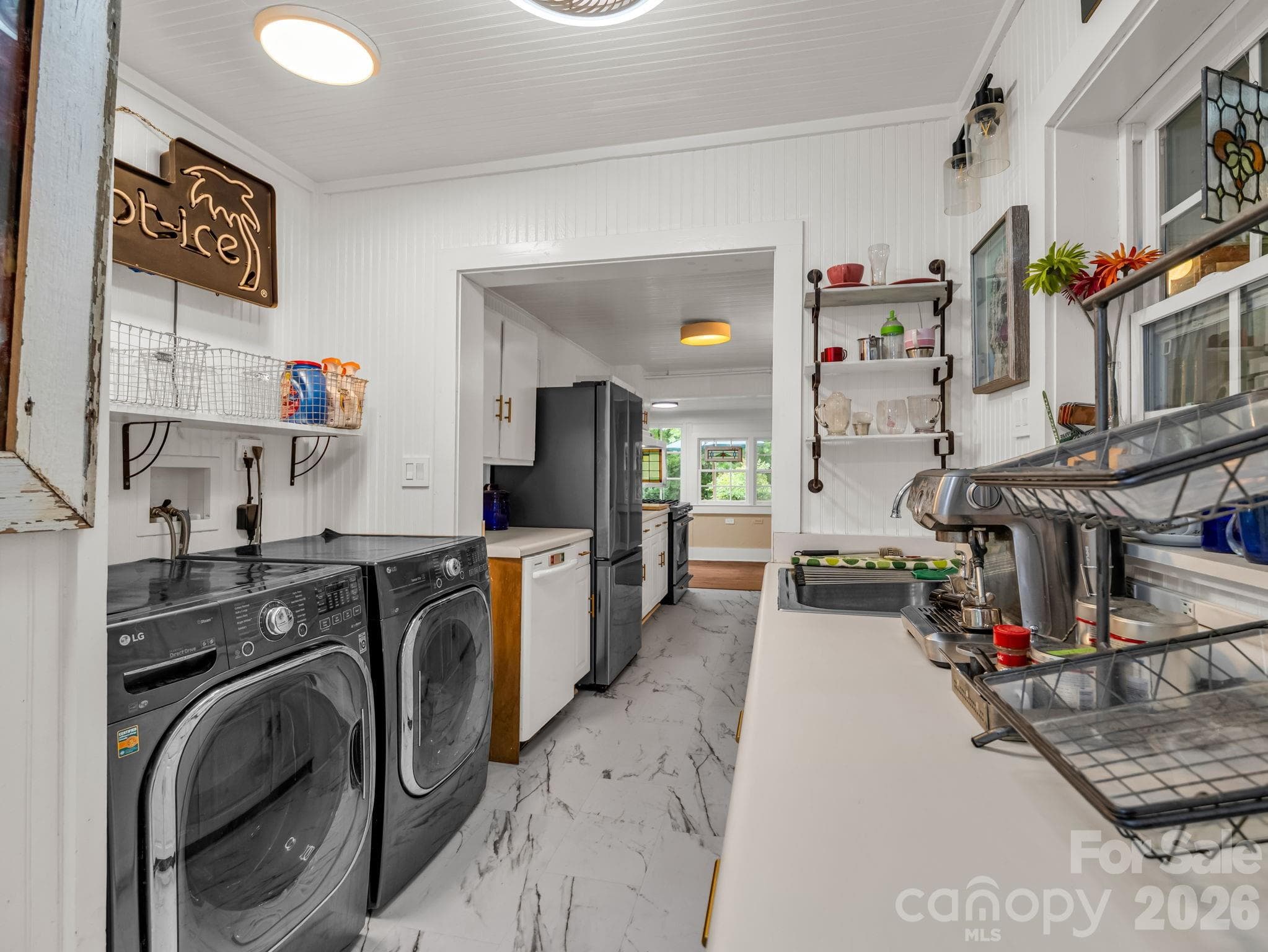 Main-Level Laundry - 23 Sunset Drive, Black Mountain