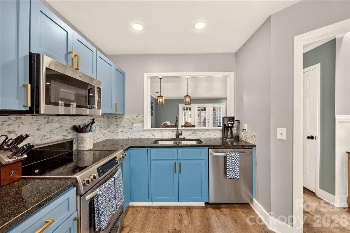 Condominium at 8220 Legare Court, Charlotte, photo 14 of 33