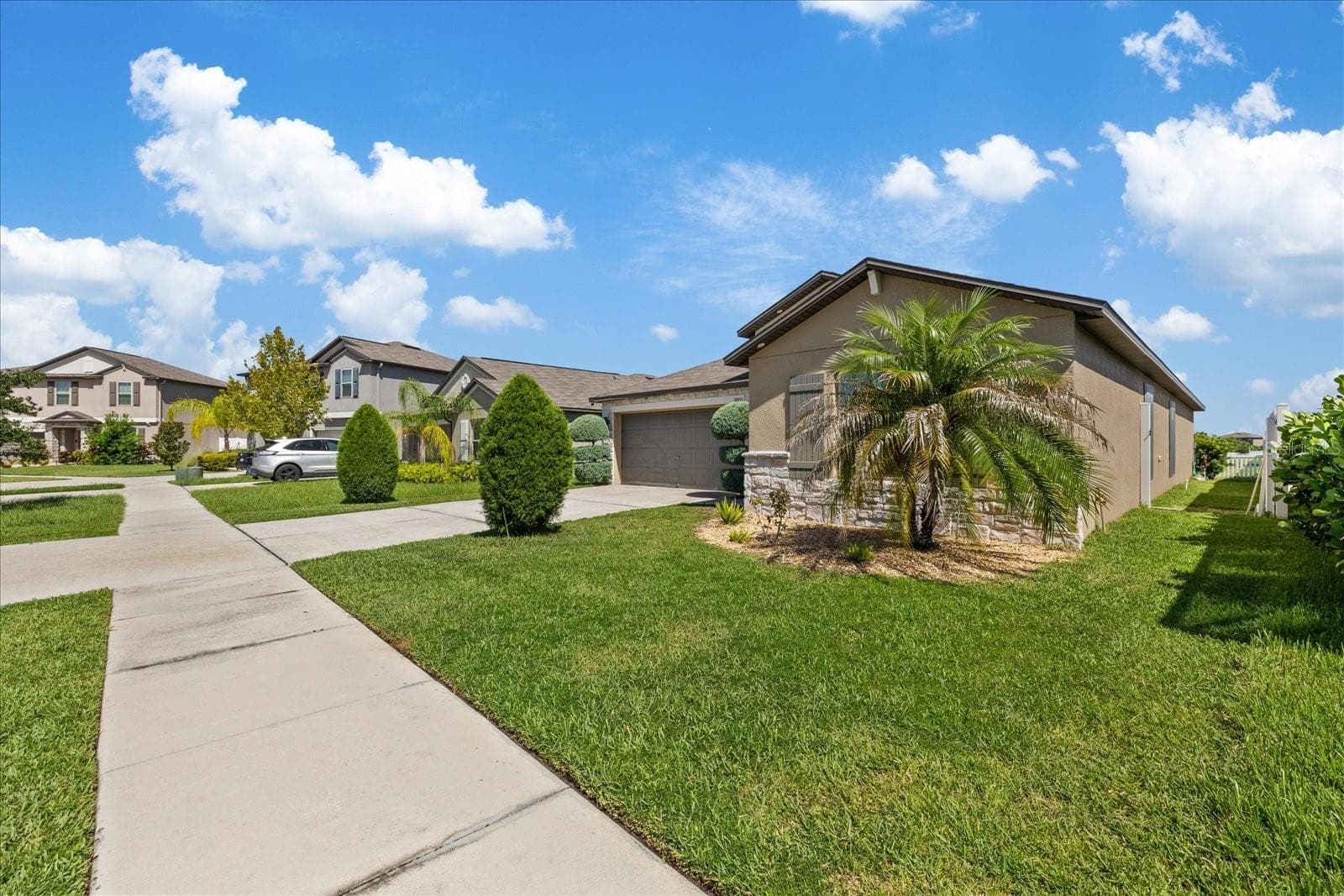 Single Family Residence at 11803 BLACKEYED SUSAN DR, RIVERVIEW, photo 4 of 41