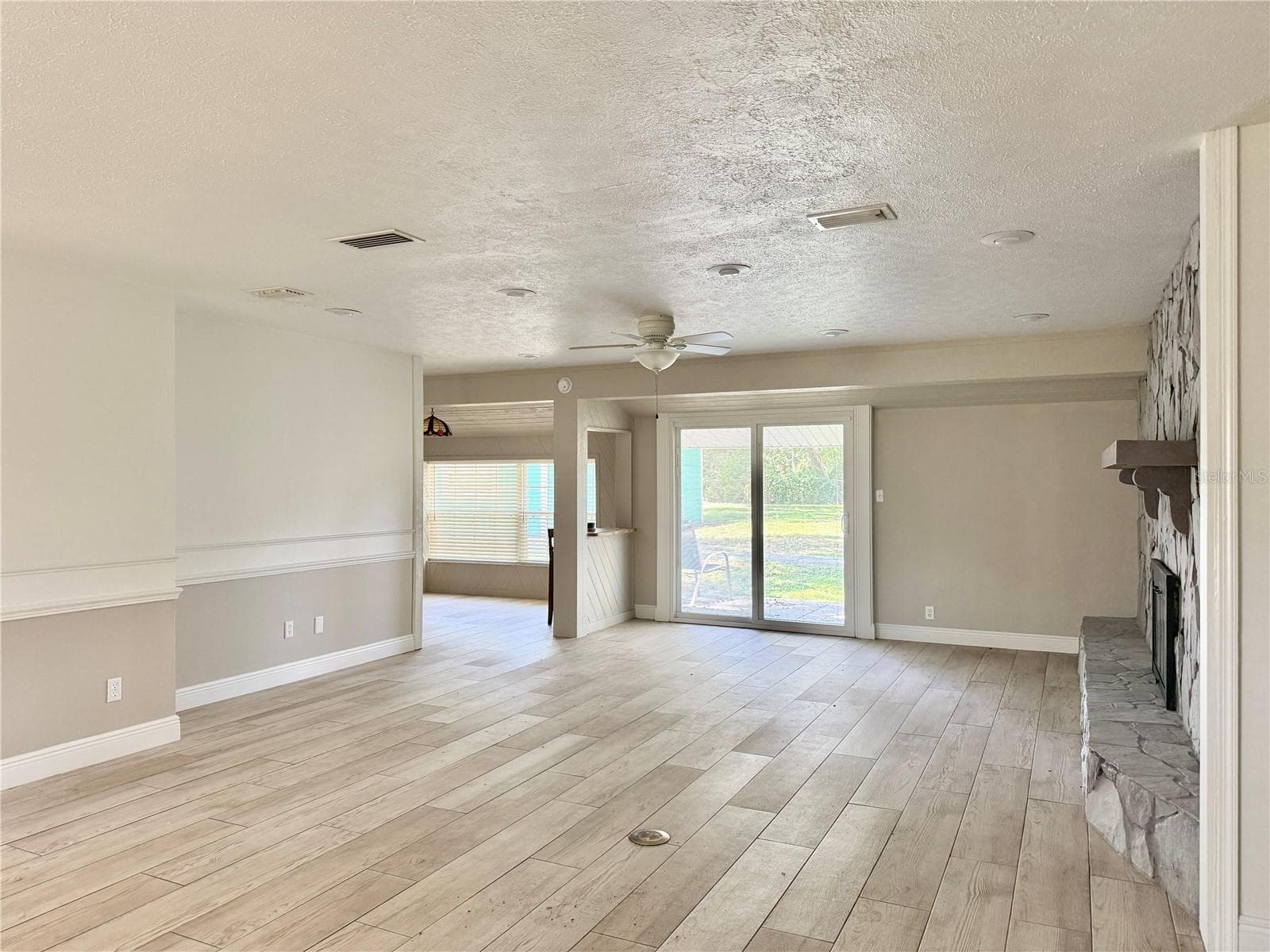 Living Room - 9628 DAVIS RD, TAMPA