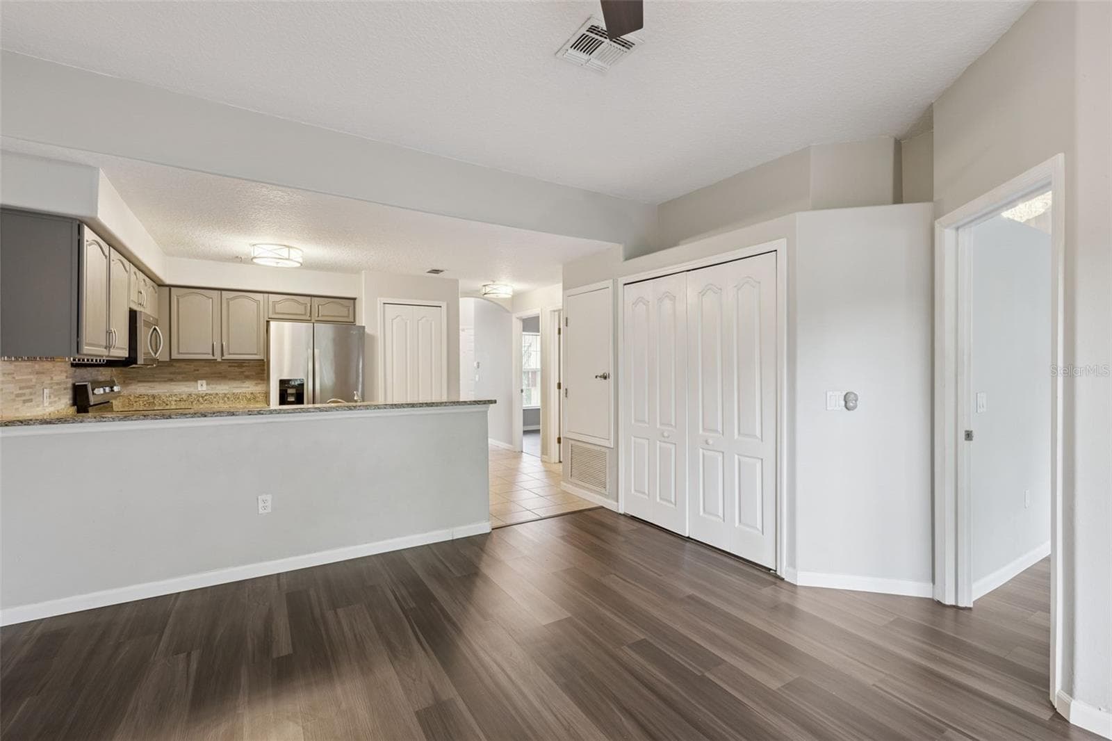 Family Room & Kitchen Combo - 674 SANDY NECK LN #104, ALTAMONTE SPRINGS