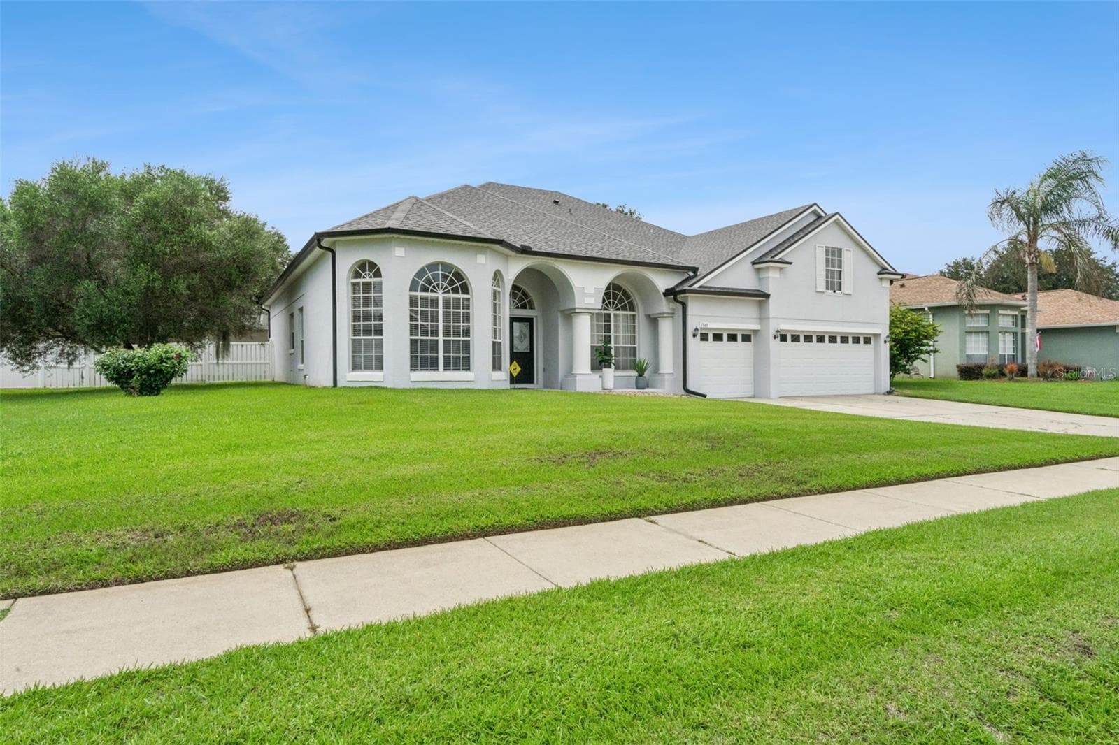 Single Family Residence at 13163 LAKESHORE GROVE DR, WINTER GARDEN, photo 2 of 64