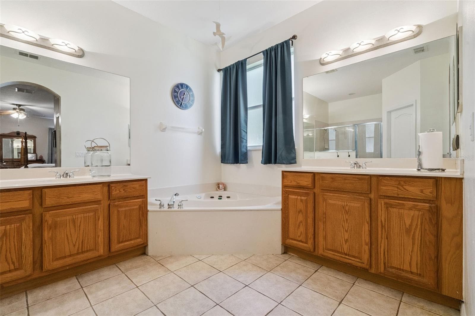 Single Family Residence at 13163 LAKESHORE GROVE DR, WINTER GARDEN, photo 37 of 64