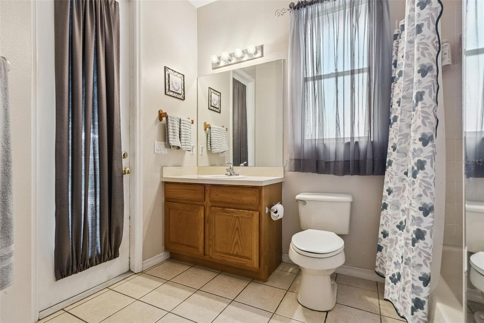 Single Family Residence at 13163 LAKESHORE GROVE DR, WINTER GARDEN, photo 38 of 64