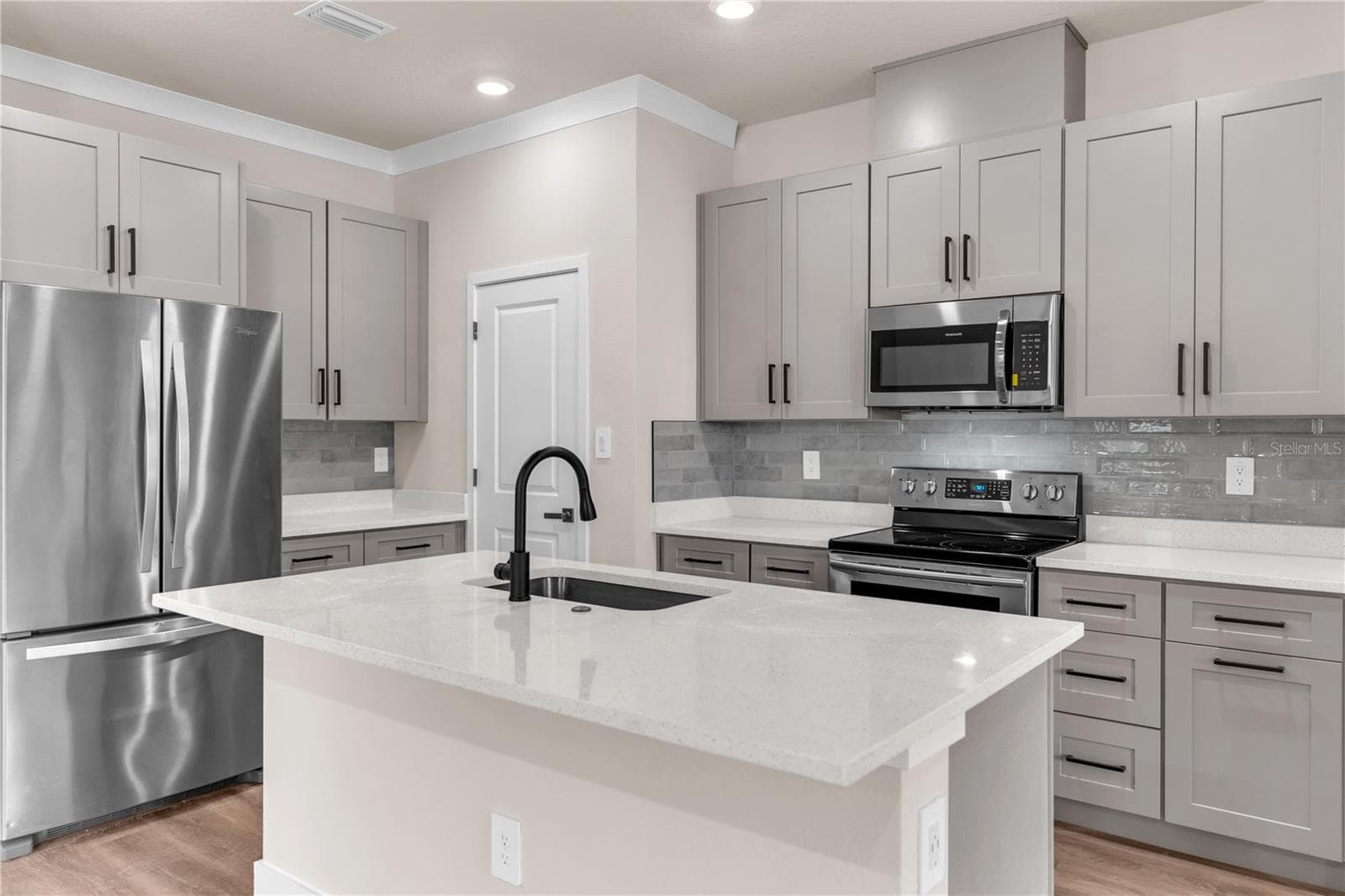 New Appliances - 2203 W LOWRY AVE, PLANT CITY