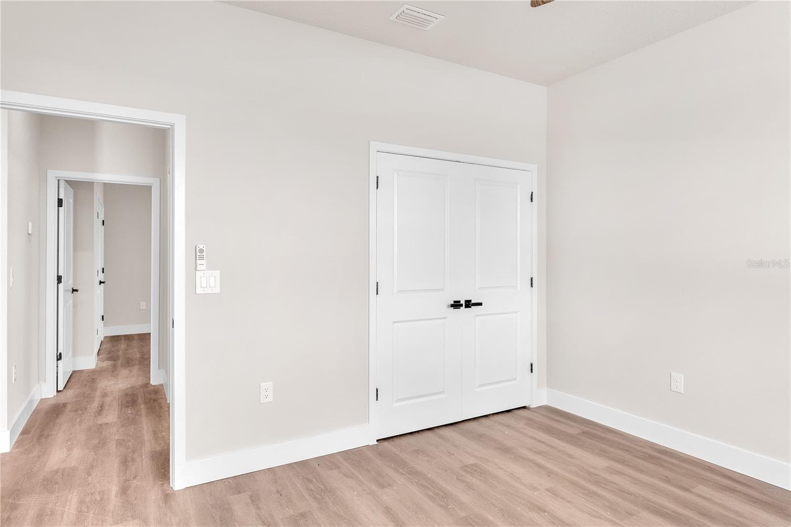 Room 1 - 2203 W LOWRY AVE, PLANT CITY