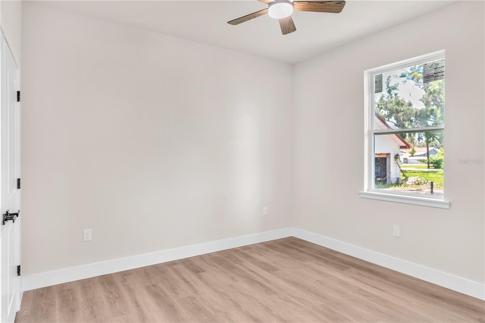 Room 1 - 2203 W LOWRY AVE, PLANT CITY