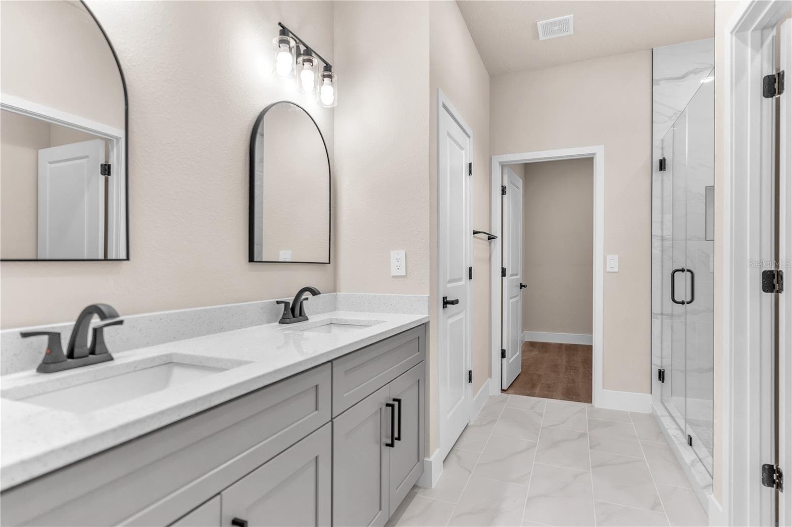 Primary Bathroom - 2203 W LOWRY AVE, PLANT CITY