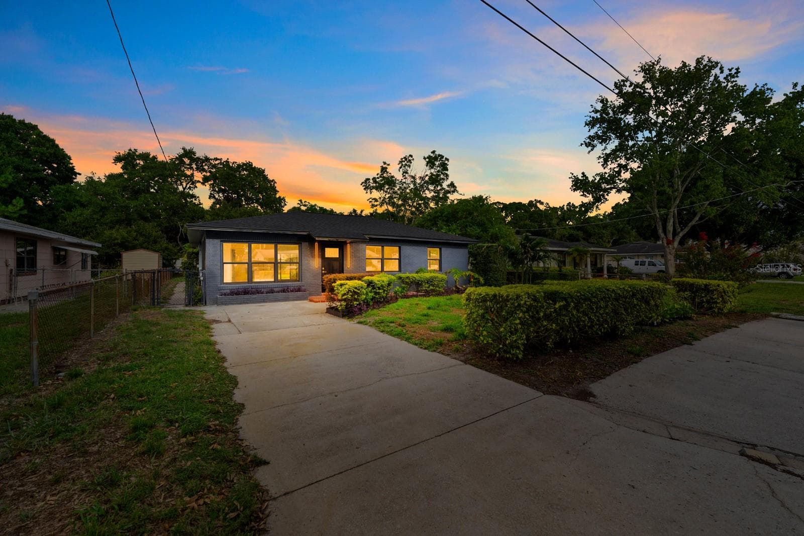 Single Family Residence at 605 N WOODLYNNE AVE, TAMPA, photo 3 of 40