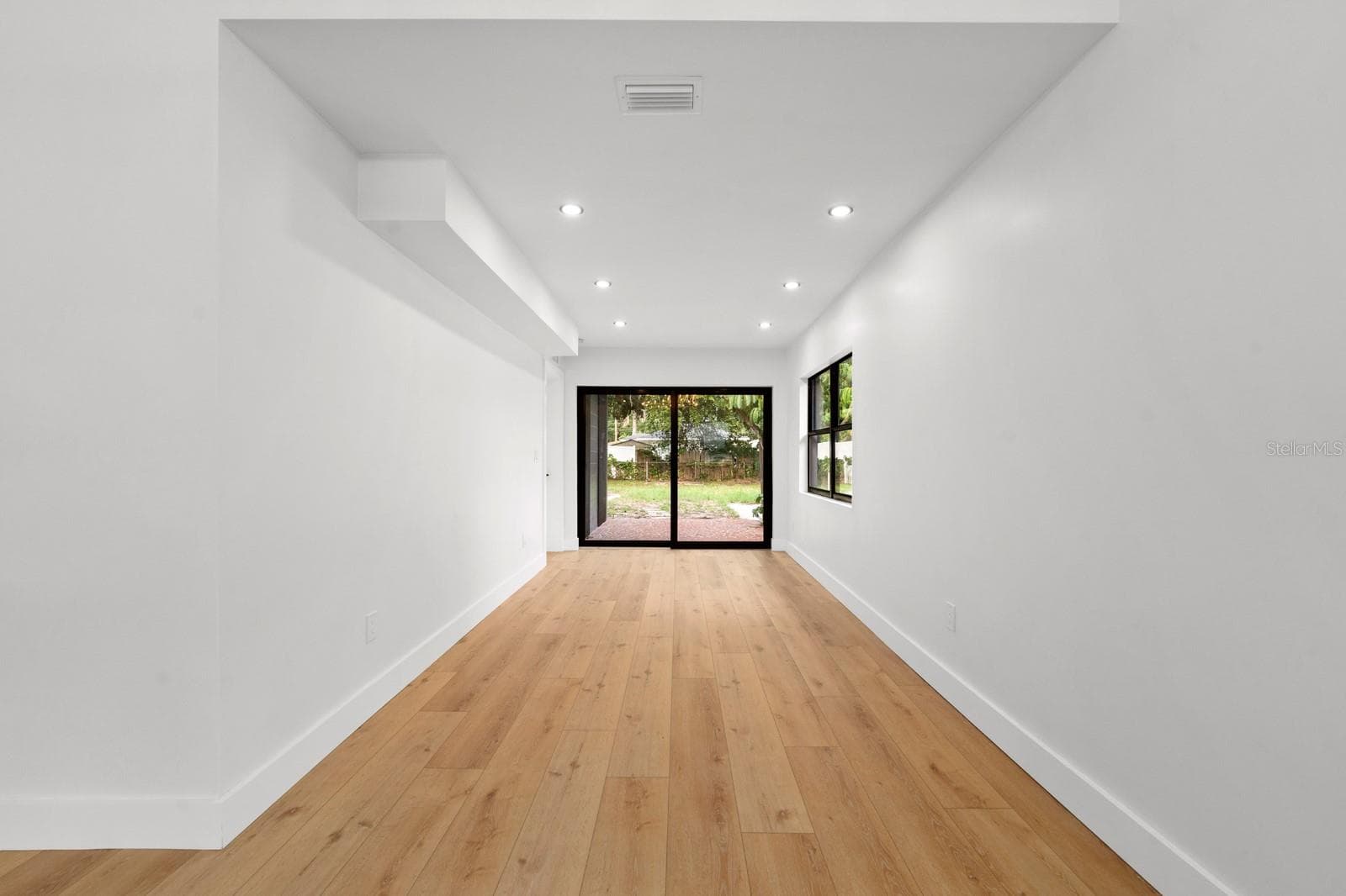 Single Family Residence at 605 N WOODLYNNE AVE, TAMPA, photo 17 of 40