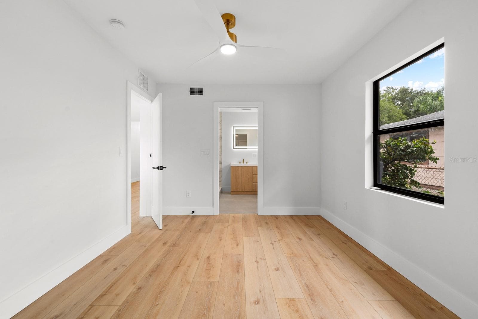 Single Family Residence at 605 N WOODLYNNE AVE, TAMPA, photo 25 of 40
