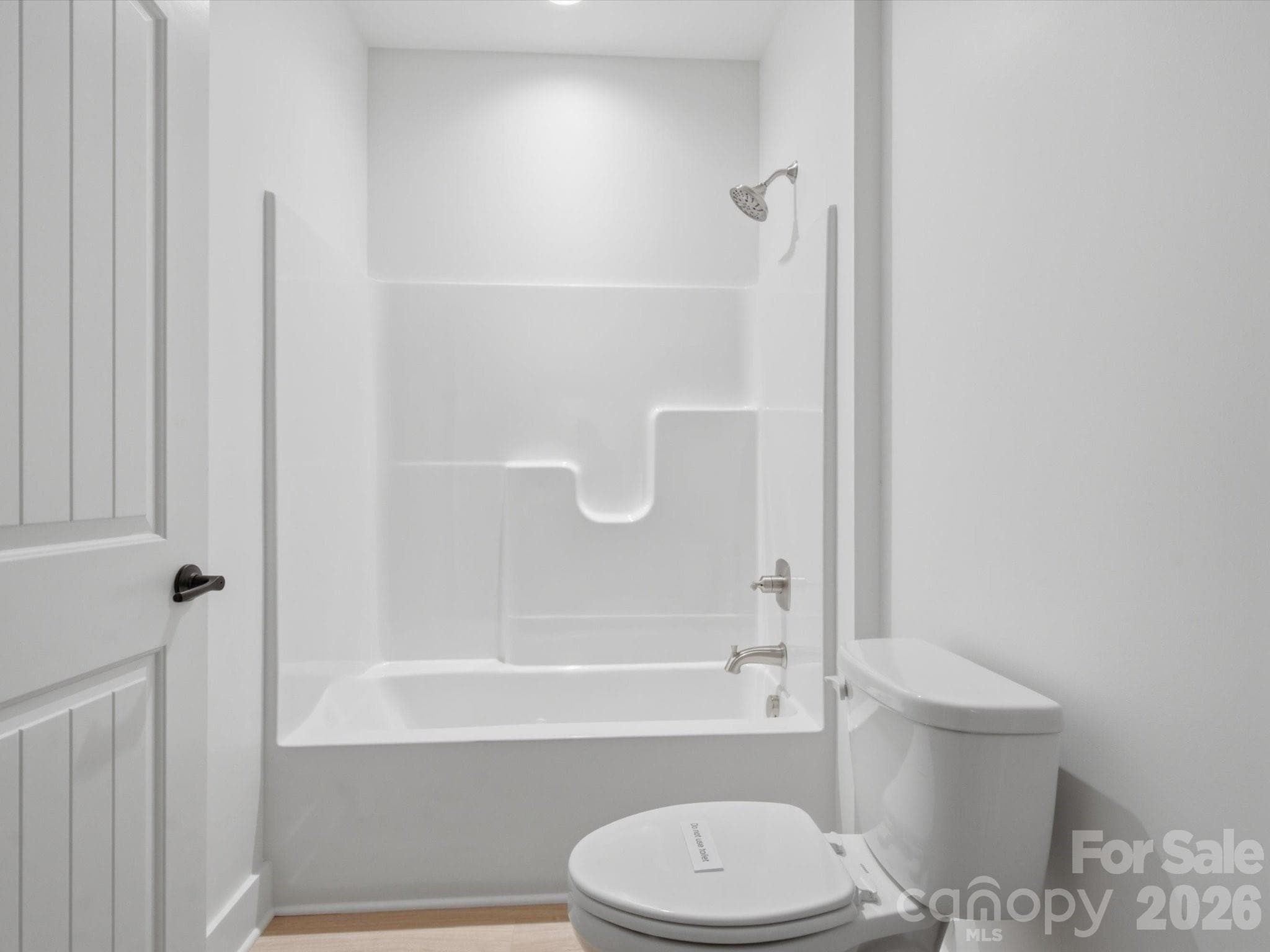 upper level bath attatched to flex/ hall - 8018 Fairmont Drive, Waxhaw