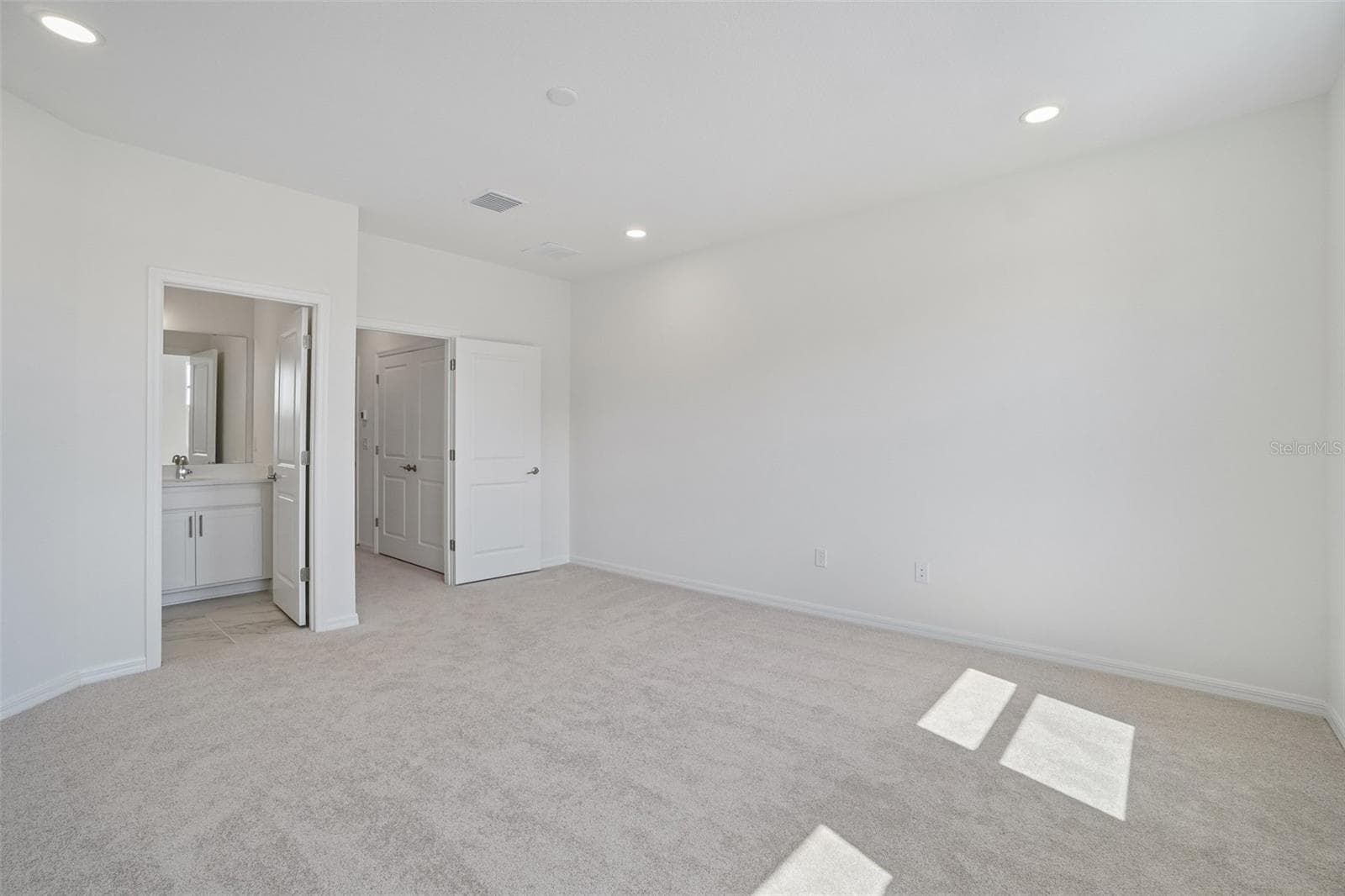 Townhouse at 613 SILVER STREAM CT, BRANDON, photo 15 of 30