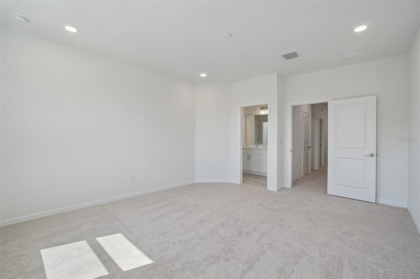 Townhouse at 613 SILVER STREAM CT, BRANDON, photo 16 of 30