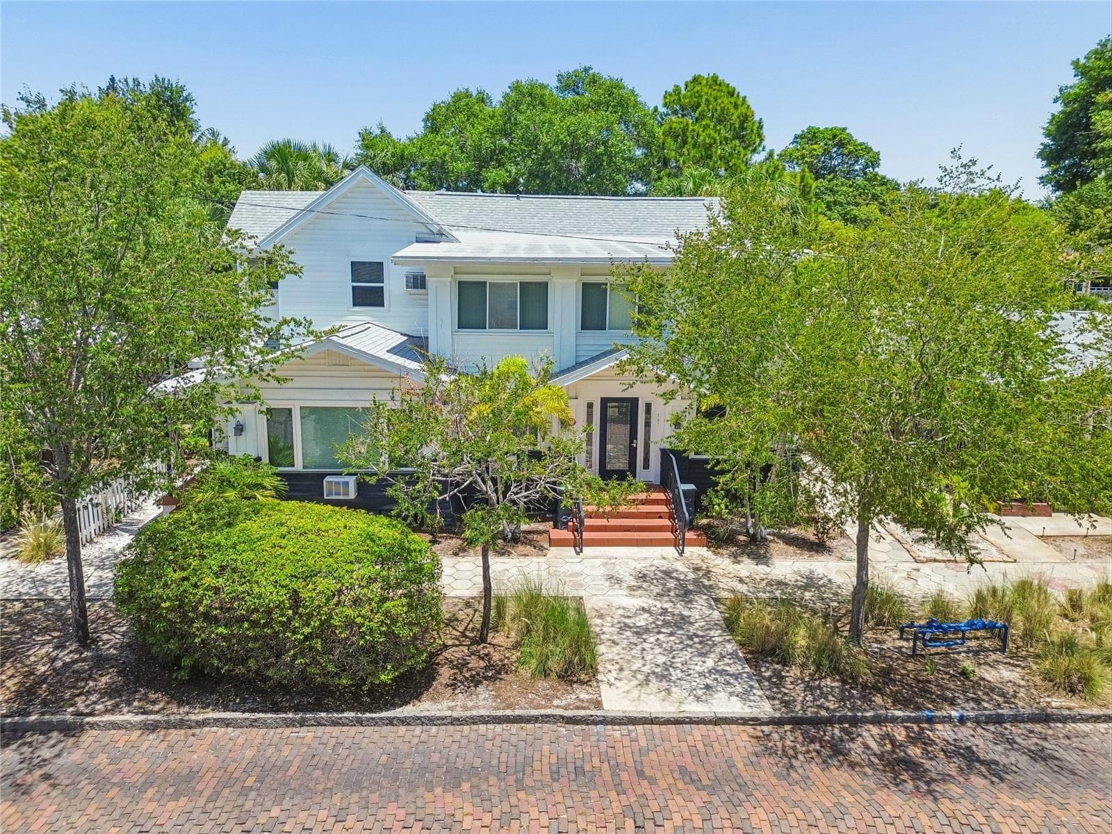 255 6TH AVE N