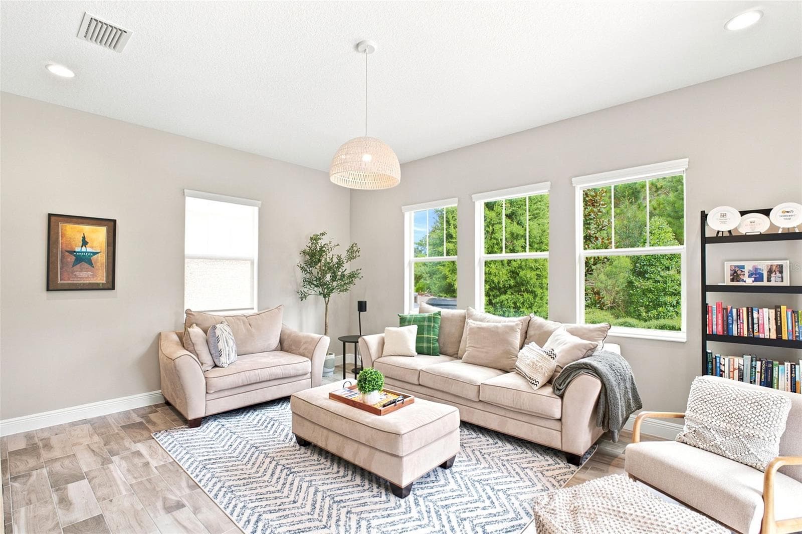 great room - 4263 WOODLAND RETREAT BLVD, NEW PORT RICHEY