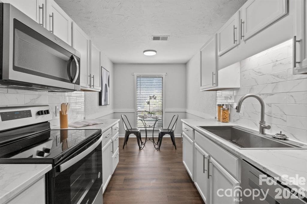 Townhouse at 4340 N Center Street, Hickory, photo 6 of 26