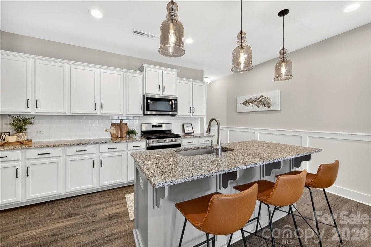 Kitchen - 7585 Hartsfield Drive, Lancaster