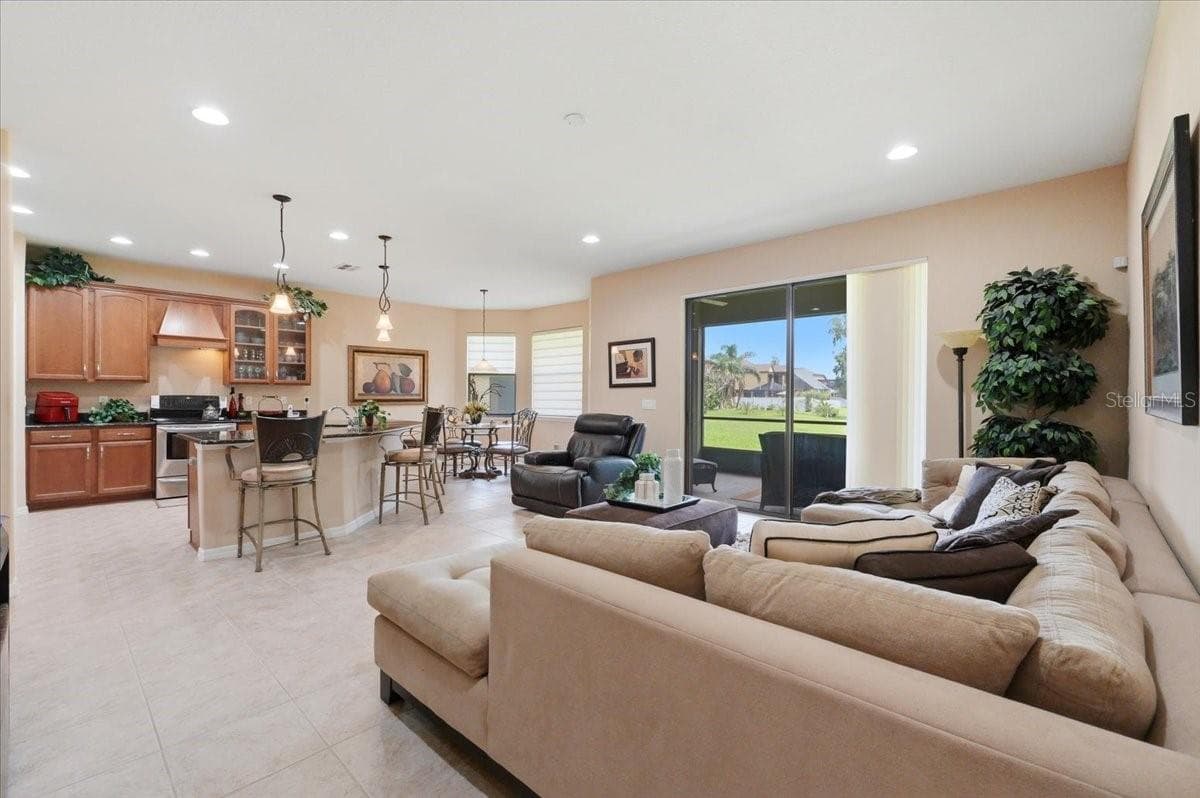 Single Family Residence at 268 OAK LANDING LN, MULBERRY, photo 11 of 60