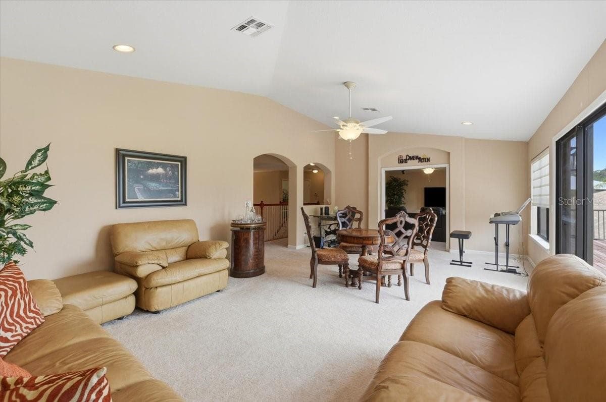 Upstairs sitting area - 268 OAK LANDING LN, MULBERRY