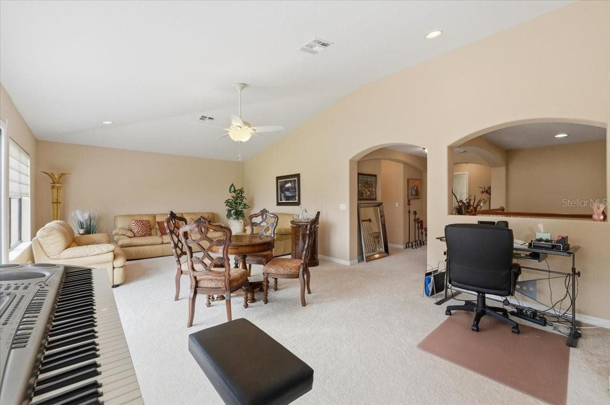 Upstairs sitting area - 268 OAK LANDING LN, MULBERRY