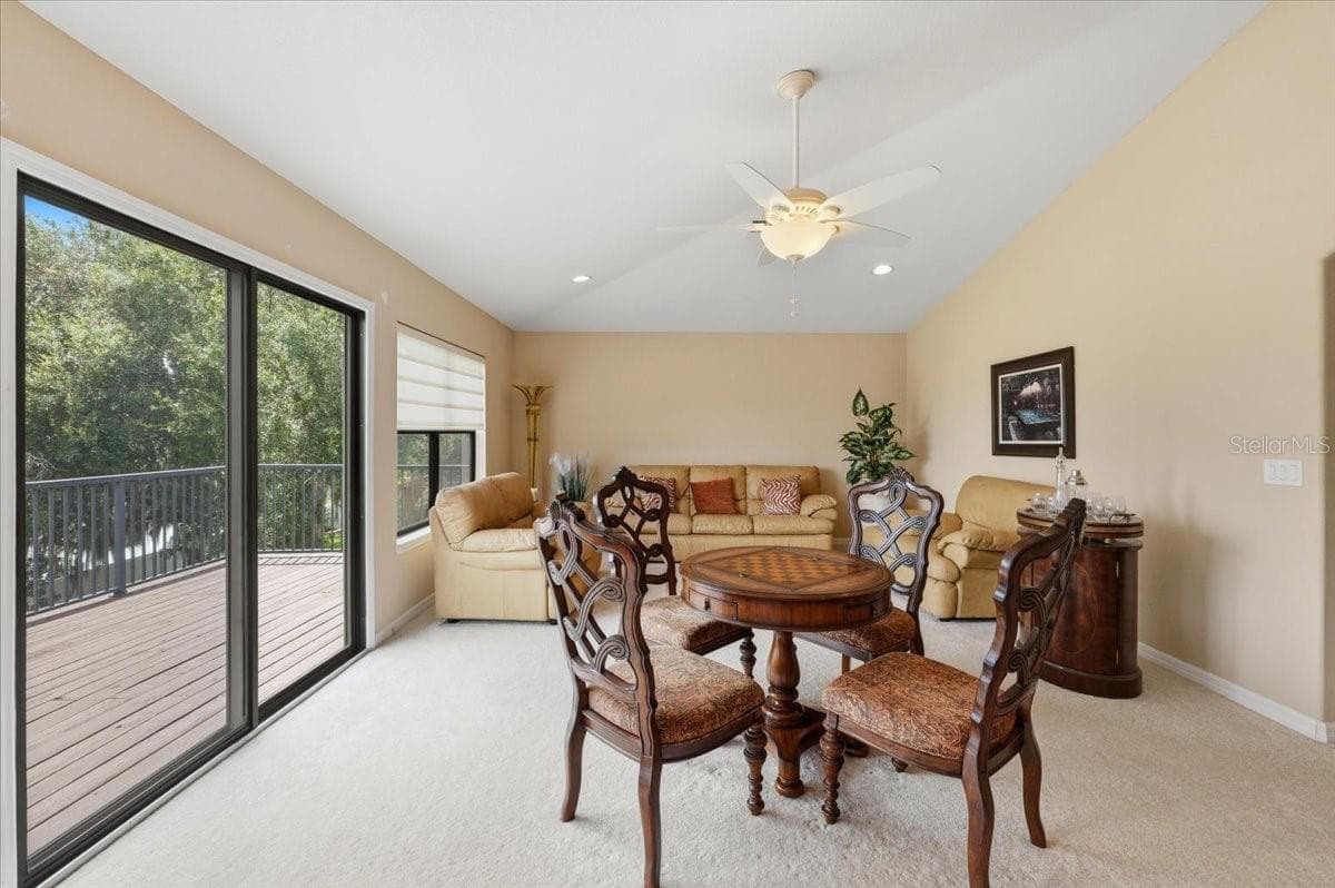 Upstairs sitting area - 268 OAK LANDING LN, MULBERRY