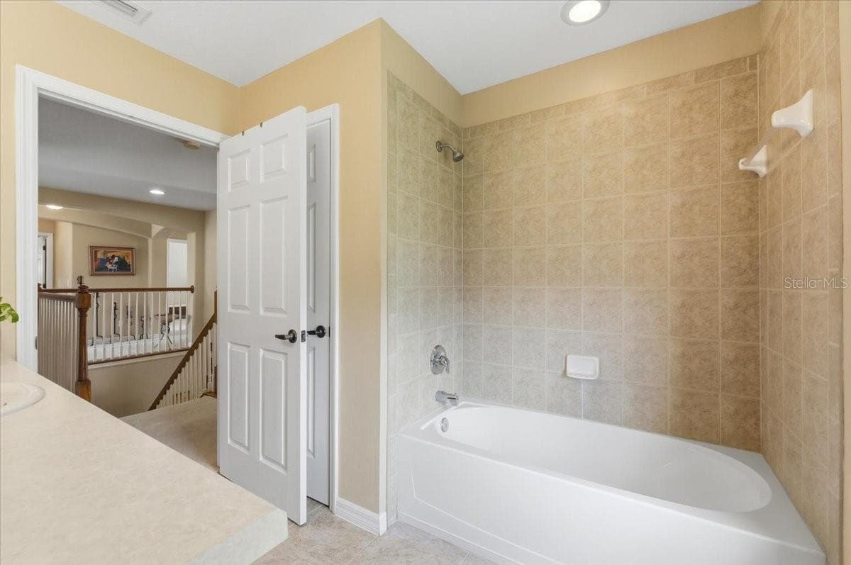 Guest Bathroom - 268 OAK LANDING LN, MULBERRY