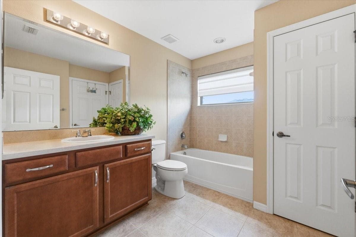 Hallway Guest bathroom - 268 OAK LANDING LN, MULBERRY