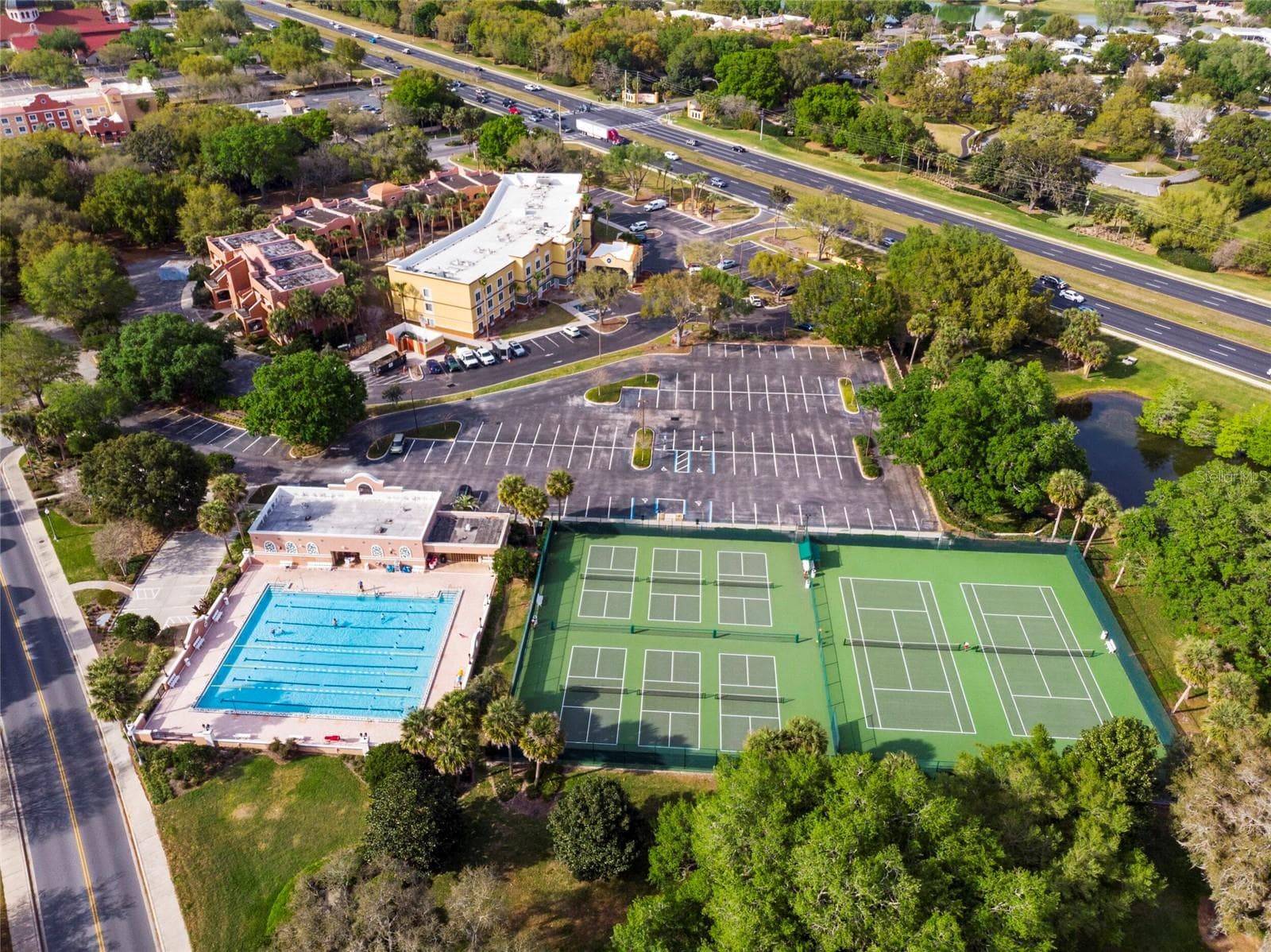 Hacienda Sports Pool & Courts - 1230 DESILVA ST, THE VILLAGES