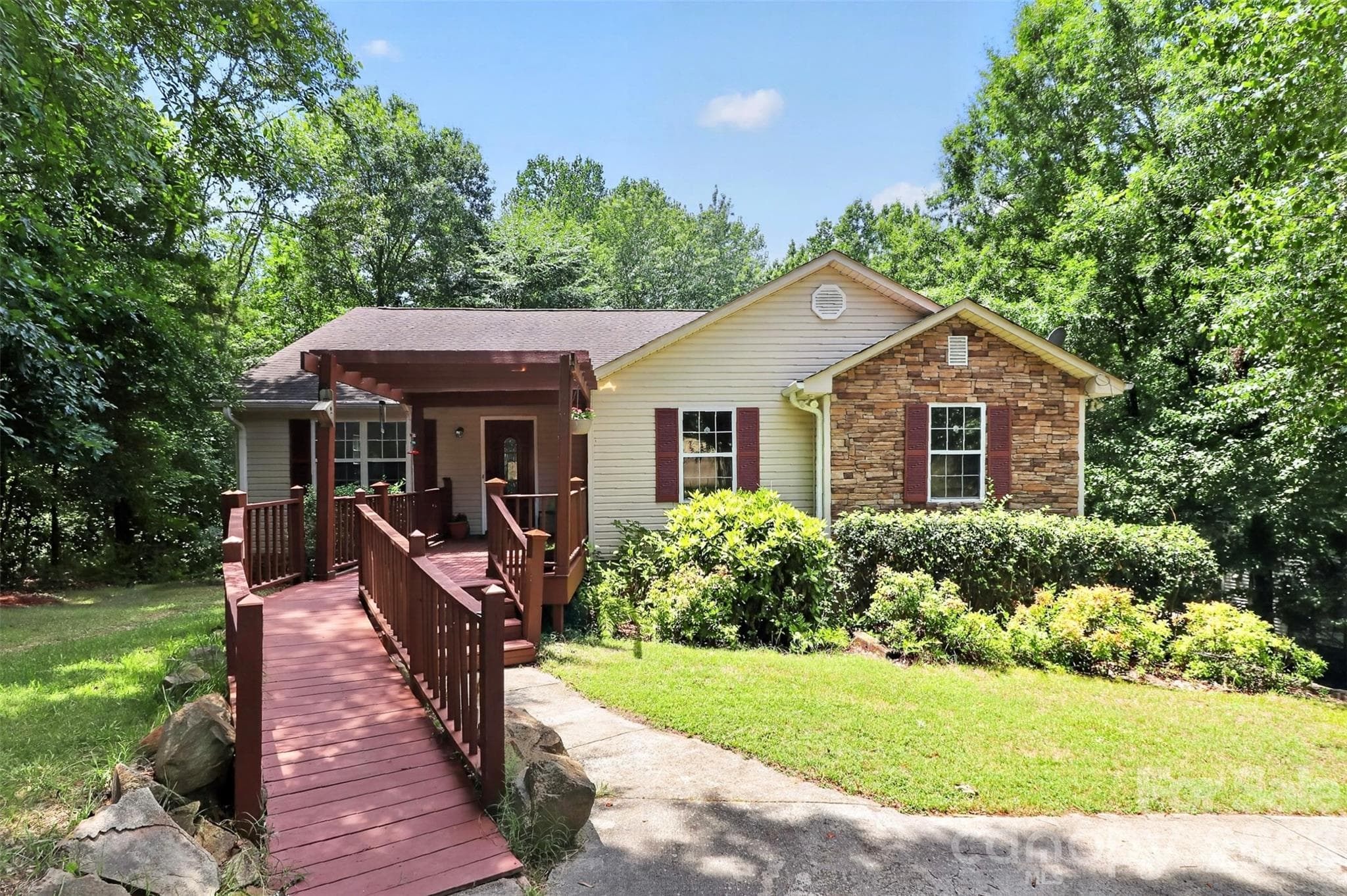 Single Family Residence at 7912 Ritter Drive, Charlotte, photo 2 of 40