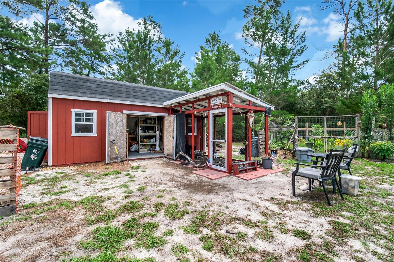 SHED/CUSTOM BUILT CHICKEN COUP - 450 VALLEY STREAM DR, GENEVA