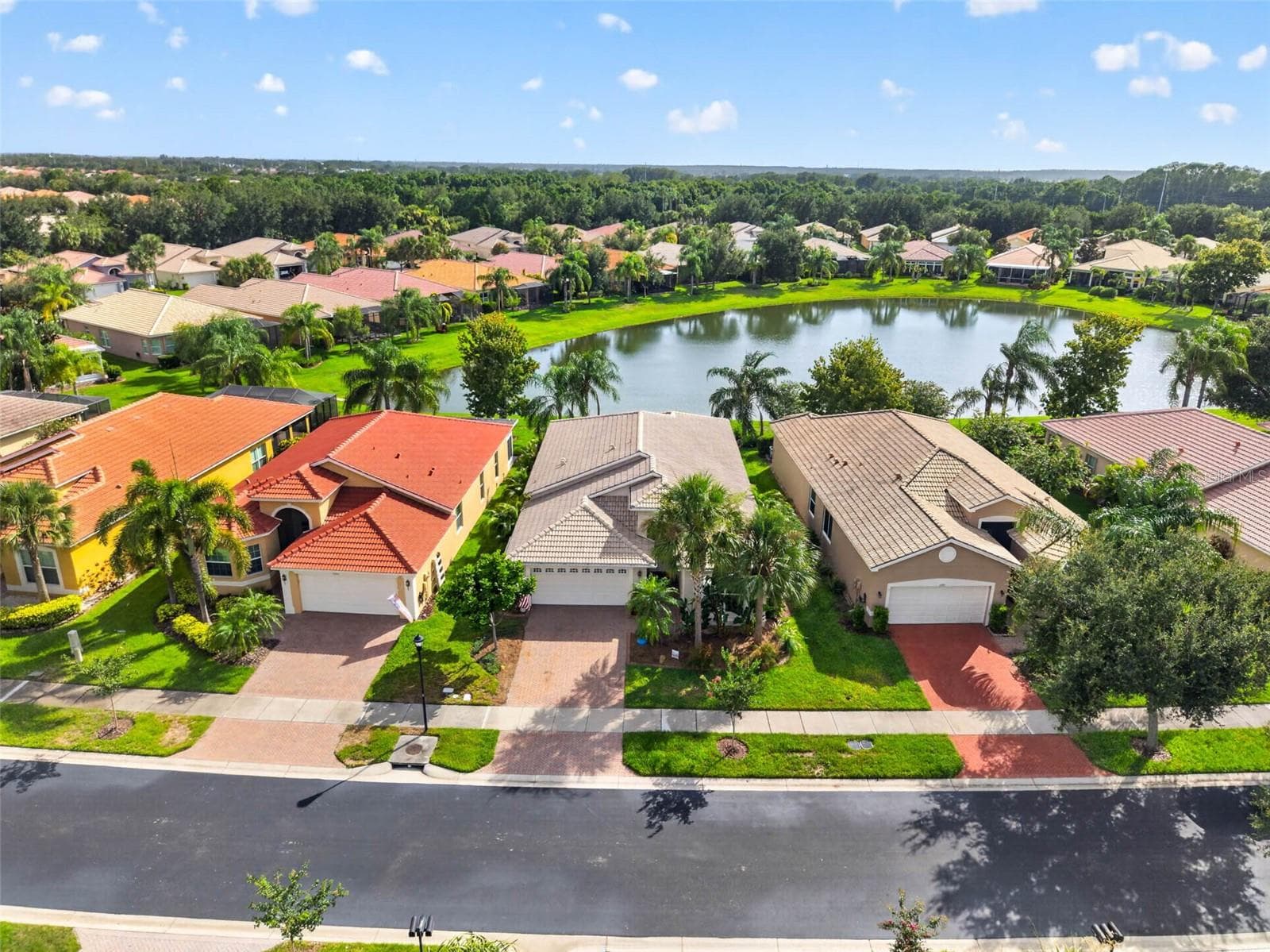 Single Family Residence at 15929 GOLDEN LAKES DR, WIMAUMA, photo 2 of 60