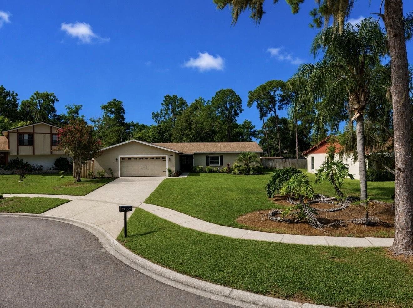 Single Family Residence at 1005 HIGHGROVE CT, VALRICO, photo 2 of 36