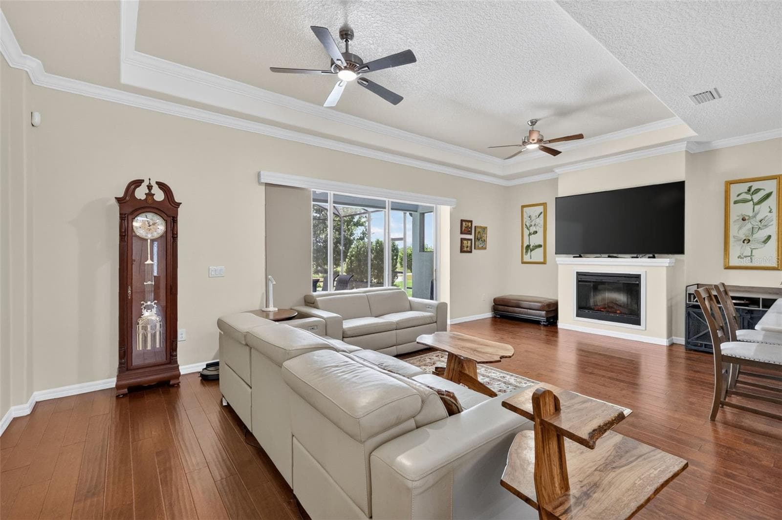 Single Family Residence at 8716 BRIDGEPORT BAY CIR, MOUNT DORA, photo 8 of 44