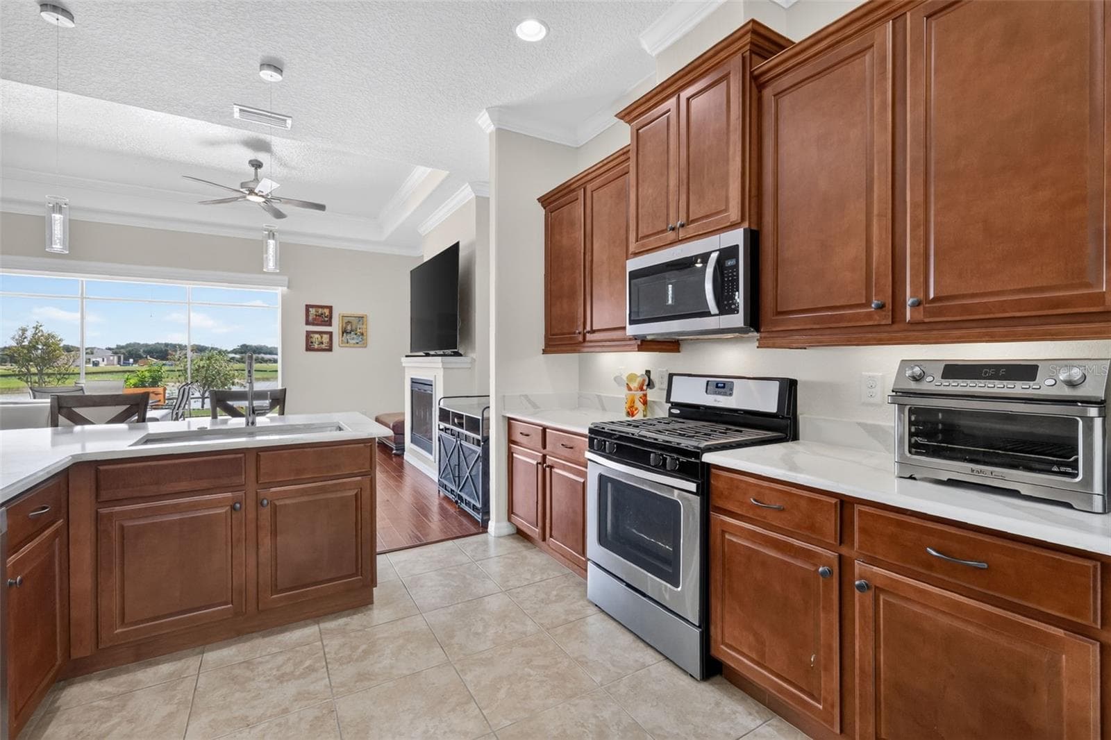 Single Family Residence at 8716 BRIDGEPORT BAY CIR, MOUNT DORA, photo 12 of 44