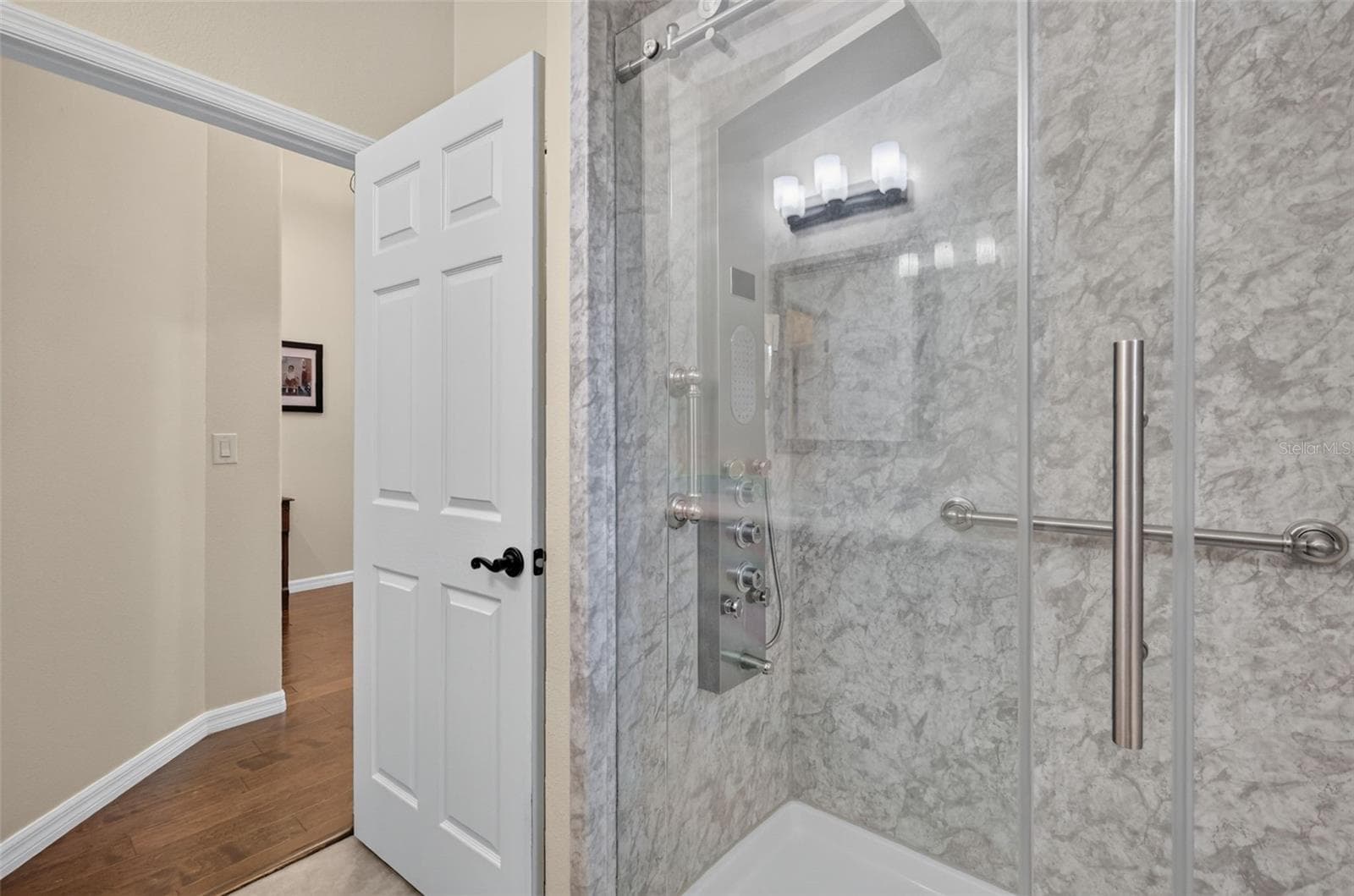 Bathroom adjacent to bedroom 2 - 8716 BRIDGEPORT BAY CIR, MOUNT DORA